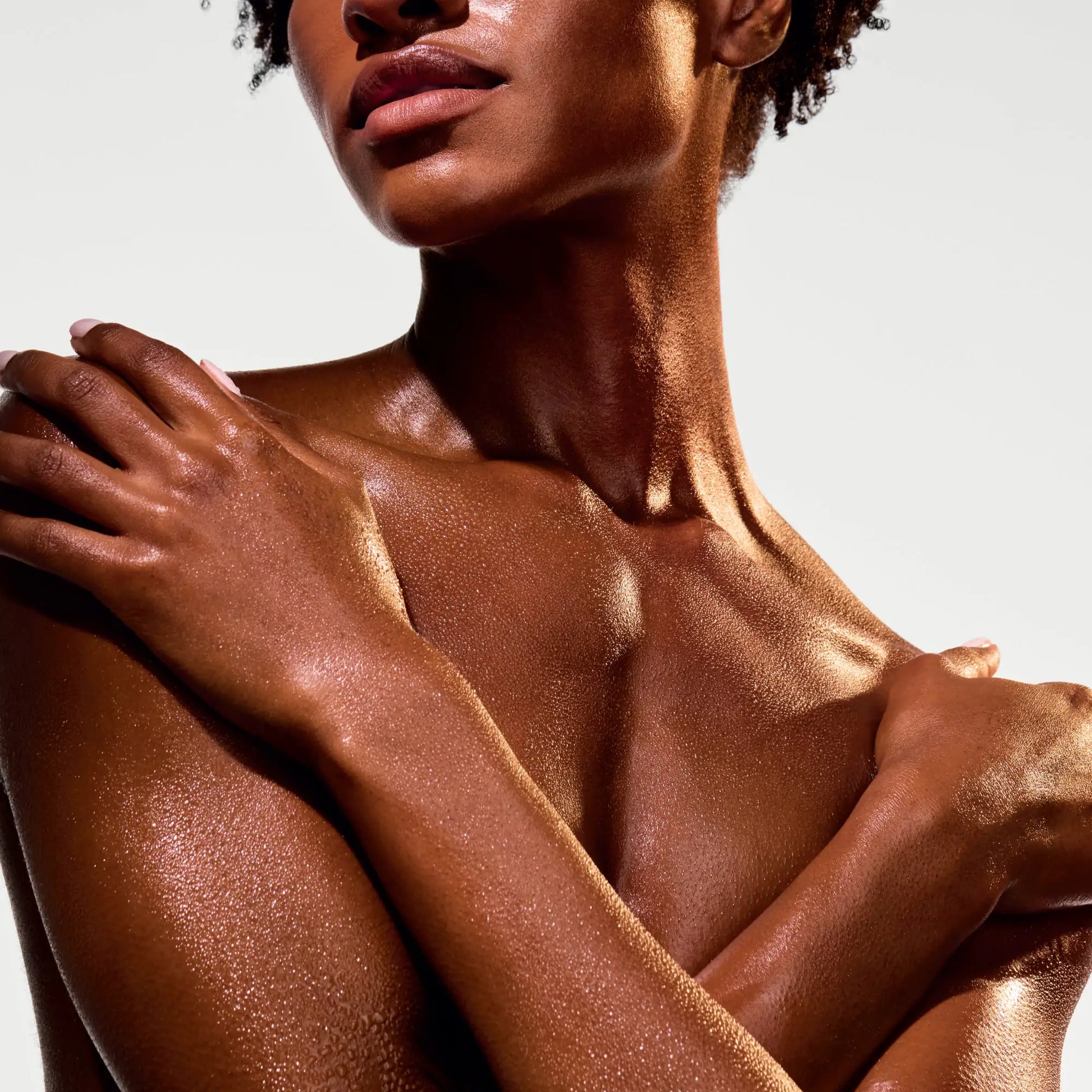 the-glow-getter-multi-oil-body-scrub-n4 NATR-40028-Alt-Image-The_Glow_Getter_Multi-Oil_Body_Scrub-06_1.webp